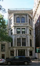 4 E 64th St in New York, NY - Building Photo - Building Photo