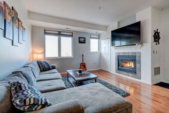 2951 W Riverwalk Cir, Unit E in Littleton, CO - Building Photo - Building Photo