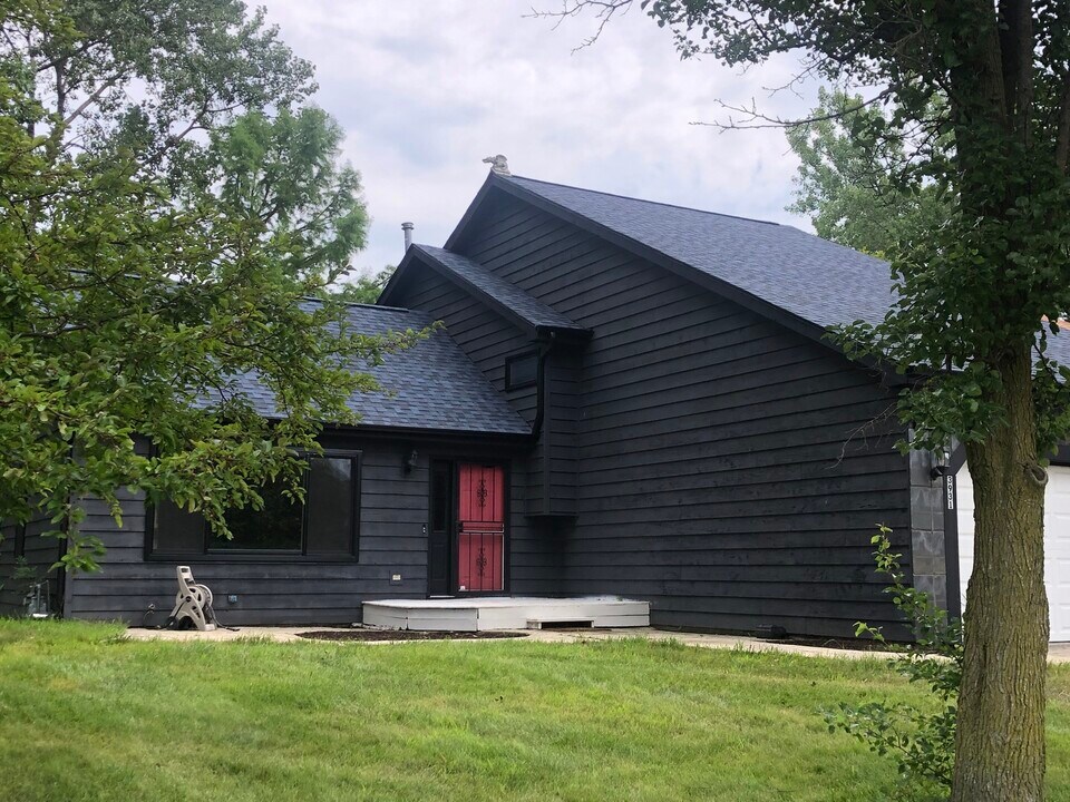 3931 Bertrand Ln in Beach Park, IL - Building Photo
