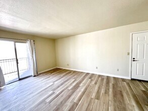 4450 Sandy River Dr in Las Vegas, NV - Foto de edificio - Building Photo