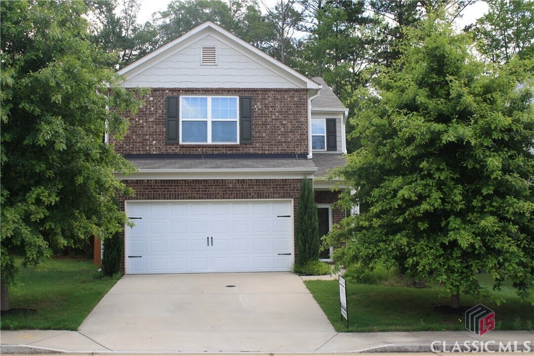 355 Morning Dr in Bogart, GA - Building Photo