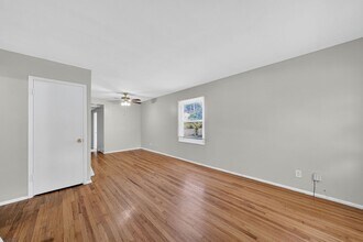 261 Cameron Rd in St. Louis, MO - Building Photo - Building Photo