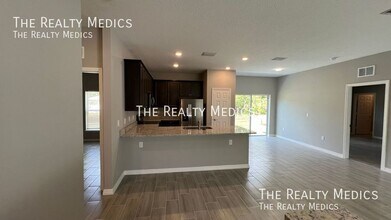 826 Peyton Ave in Palm Bay, FL - Building Photo - Building Photo