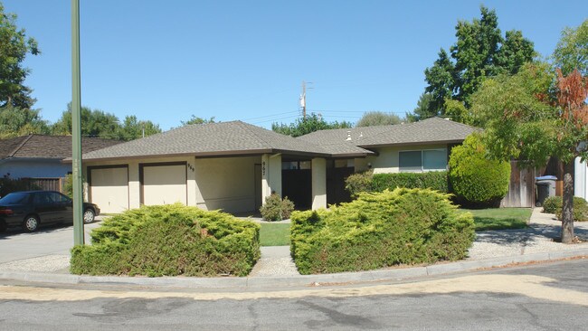 967-969 Spadafore Ct in San Jose, CA - Foto de edificio - Building Photo