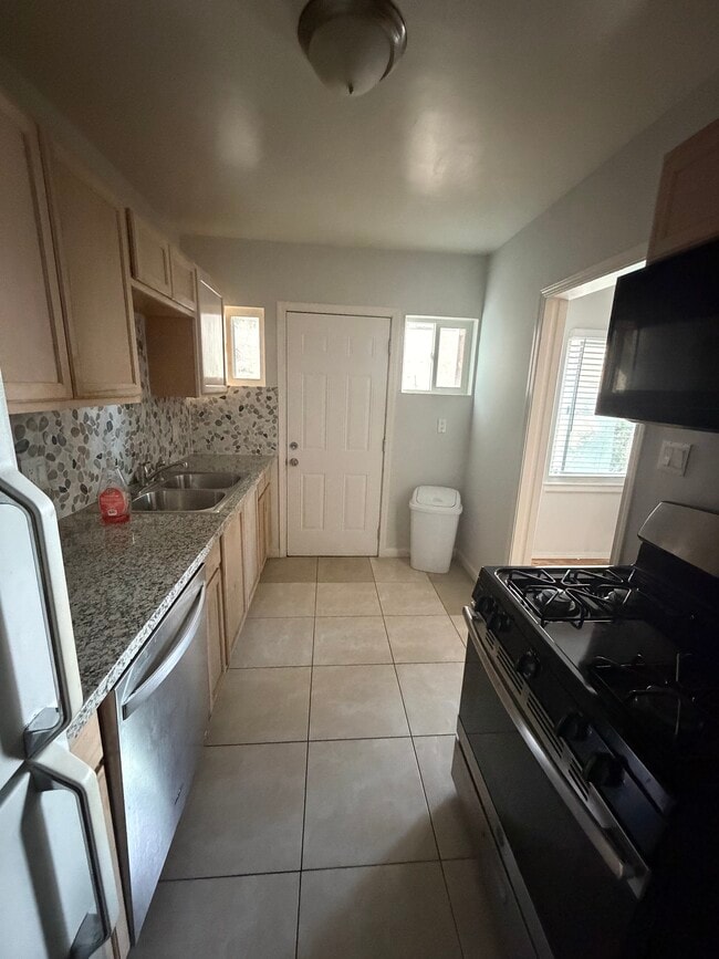 1914 6th Ave, Unit #2, Unit #2