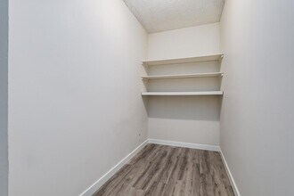 Summers Manor in Saskatoon, SK - Building Photo - Building Photo