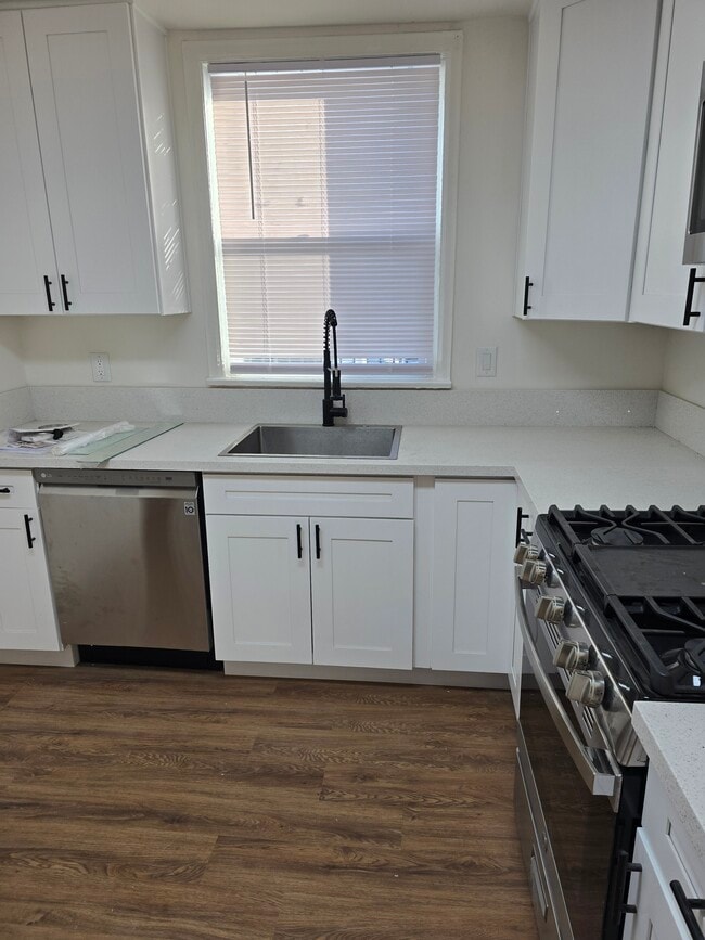 4527 Esther St in San Diego, CA - Foto de edificio - Building Photo