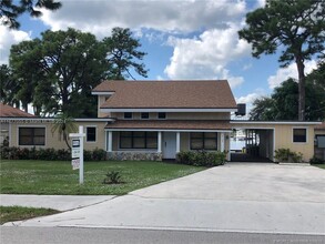 4700 SE Robertson Rd in Stuart, FL - Foto de edificio - Building Photo