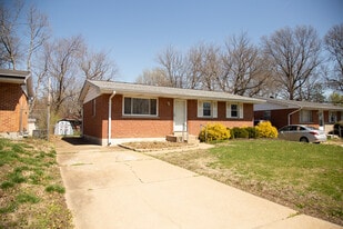 1371 Cove Ln in St. Louis, MO - Building Photo