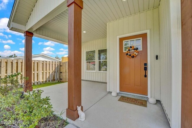 1413 Wyoming Ave in Lynn Haven, FL - Foto de edificio - Building Photo