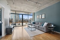 321 S Sangamon St, Unit #810 in Chicago, IL - Foto de edificio - Building Photo