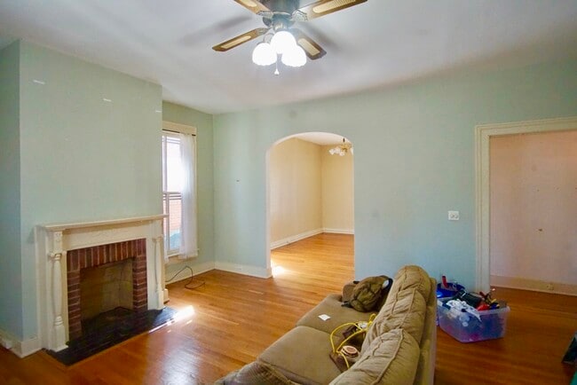 108 Fayette St, Unit B in Staunton, VA - Foto de edificio - Building Photo