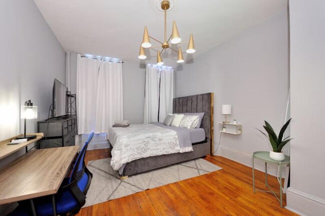 165 E 90th St in New York, NY - Building Photo - Building Photo