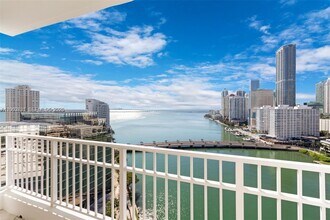 701 Brickell Key Blvd in Miami, FL - Building Photo - Building Photo