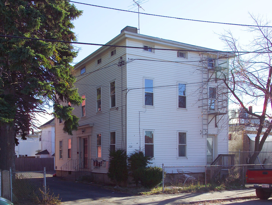 320 3rd St in Fall River, MA - Building Photo