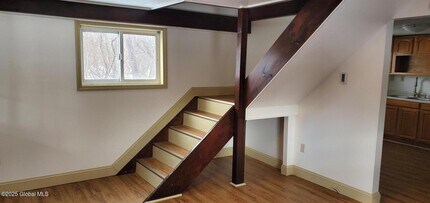 116 Clamsteam Rd-Unit -Apt 3 in Clifton Park, NY - Building Photo - Building Photo