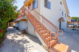 6824 Radford Ave in North Hollywood, CA - Building Photo - Building Photo