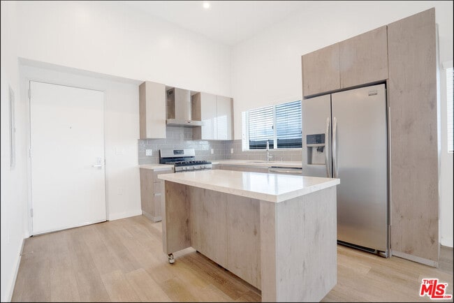8532 Cashio St in Los Angeles, CA - Building Photo - Building Photo