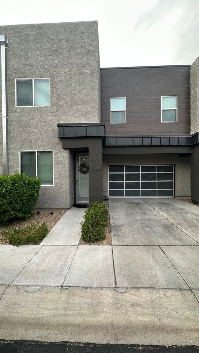 property at 2315 E Pinchot Ave