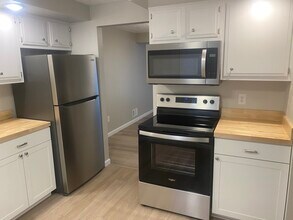 74 Willowick Dr in Fairport, NY - Building Photo - Building Photo