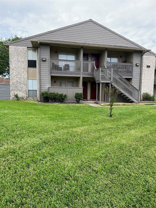 1900 Bay Area Blvd in Houston, TX - Building Photo