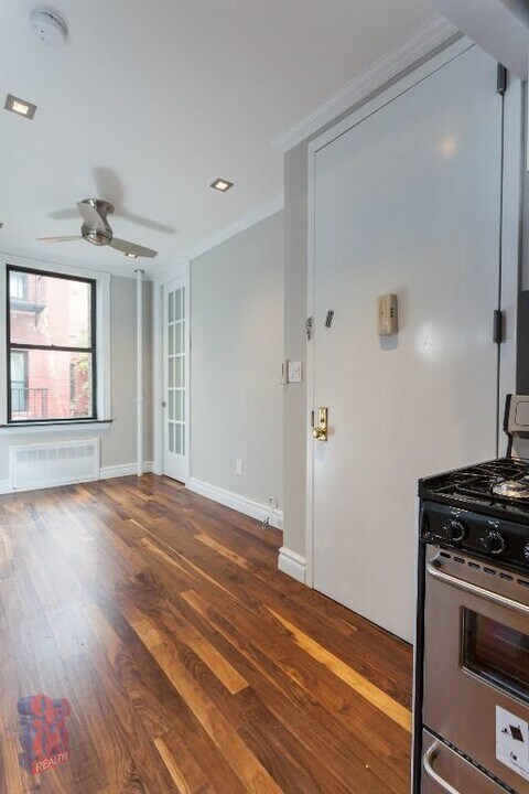 233 E 29th St in New York, NY - Building Photo