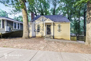 1371 Fulton Ave in East Point, GA - Building Photo