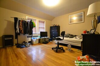 134 Foster St, Unit 1 in Boston, MA - Foto de edificio - Building Photo