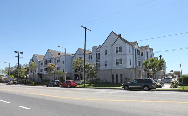 George McDonald Court in Los Angeles, CA - Foto de edificio - Building Photo