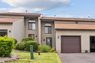 104 Lookout Cir in Syracuse, NY - Building Photo - Building Photo