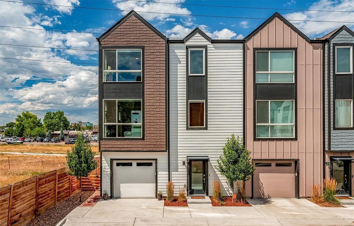 5695 W 11th Pl in Lakewood, CO - Building Photo