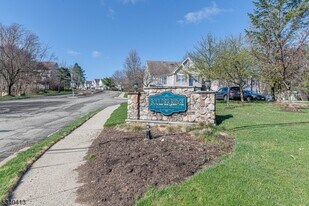 902 Wendover Ct in Randolph, NJ - Building Photo