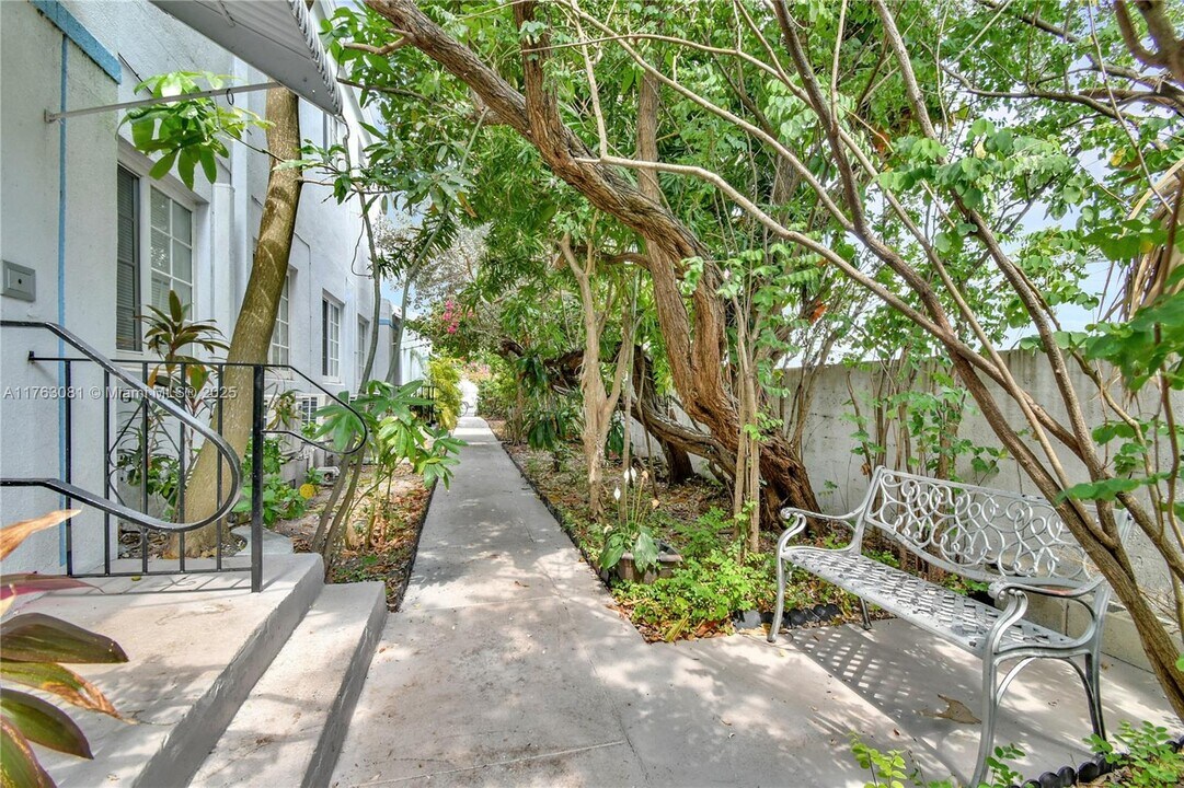 1619 Meridian Ave in Miami Beach, FL - Building Photo