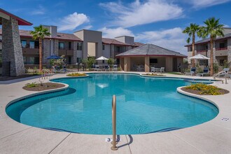 Eagle Ridge Apartment Homes in Peoria, AZ - Foto de edificio - Building Photo