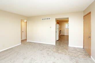 West Glen Apartments in West Des Moines, IA - Foto de edificio - Interior Photo