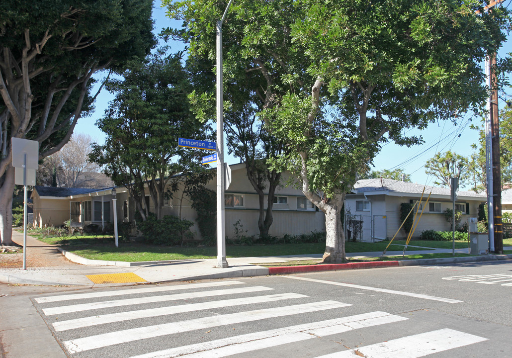1538-1555 Princeton St in Santa Monica, CA - Foto de edificio