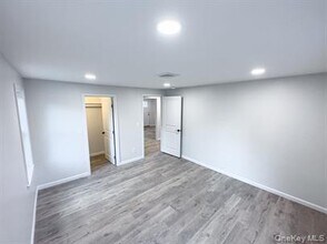 453 Vineyard Ave in Highland, NY - Building Photo - Building Photo