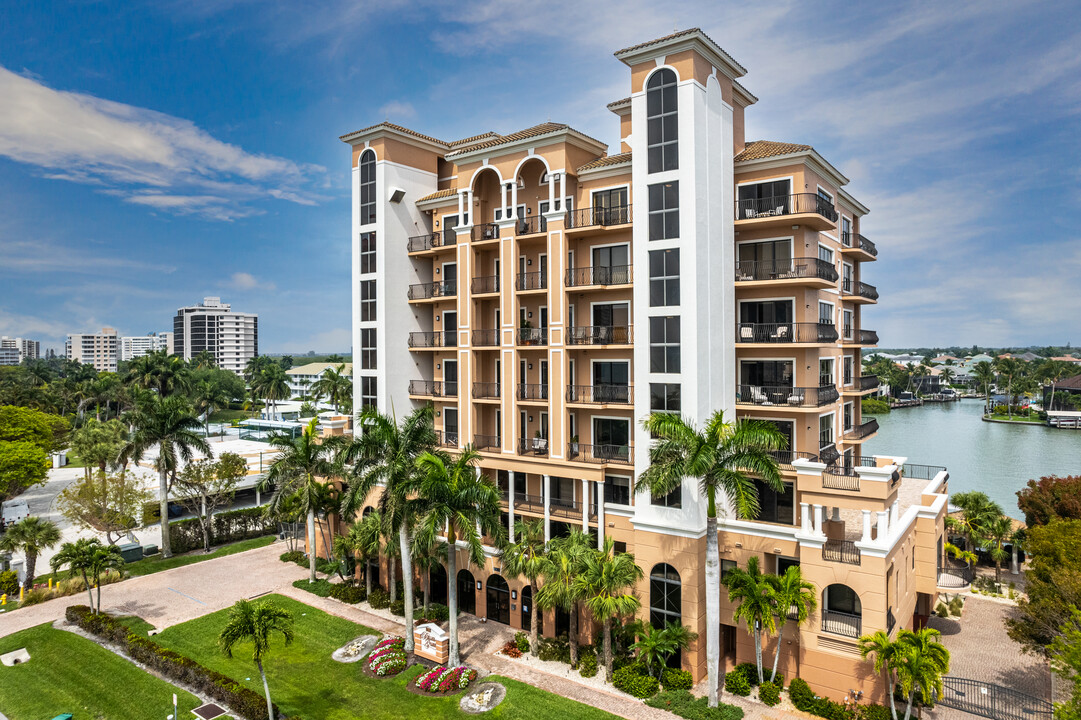 The Bellagio Grande in Naples, FL - Foto de edificio