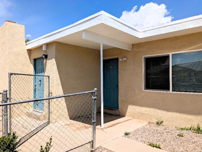 131 Willow Rd NW in Albuquerque, NM - Building Photo - Building Photo