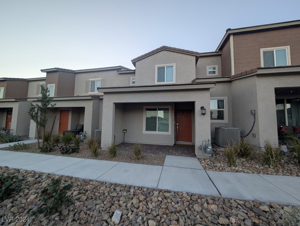 6206 Foxes Dl St in Las Vegas, NV - Building Photo