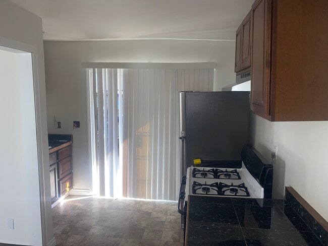 2108 Marshallfield Ln, Unit A of Triplex in Redondo Beach, CA - Building Photo - Building Photo