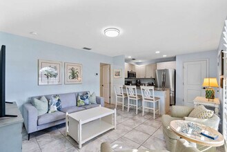 655 8th Ave S in Naples, FL - Foto de edificio - Building Photo