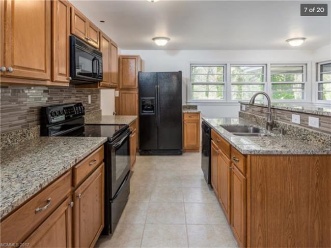 32 S Oak Forest Dr in Asheville, NC - Building Photo - Building Photo