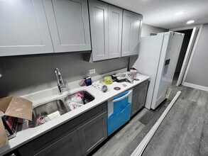 1028 W Oakdale Ave in Chicago, IL - Foto de edificio - Building Photo