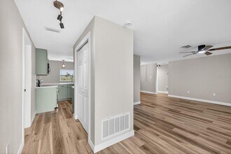 4001 Topsail Trail in New Port Richey, FL - Building Photo - Building Photo