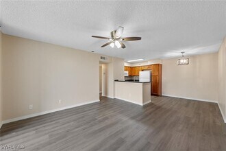13545 Eagle Ridge Dr in Ft. Myers, FL - Foto de edificio - Building Photo