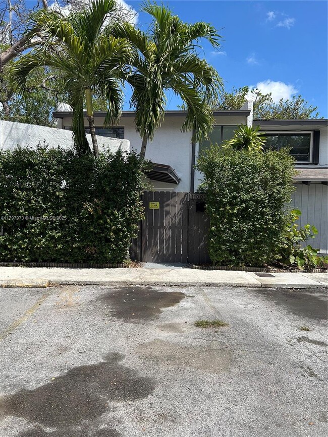 11005 SW 70th Terrace in Miami, FL - Building Photo - Building Photo