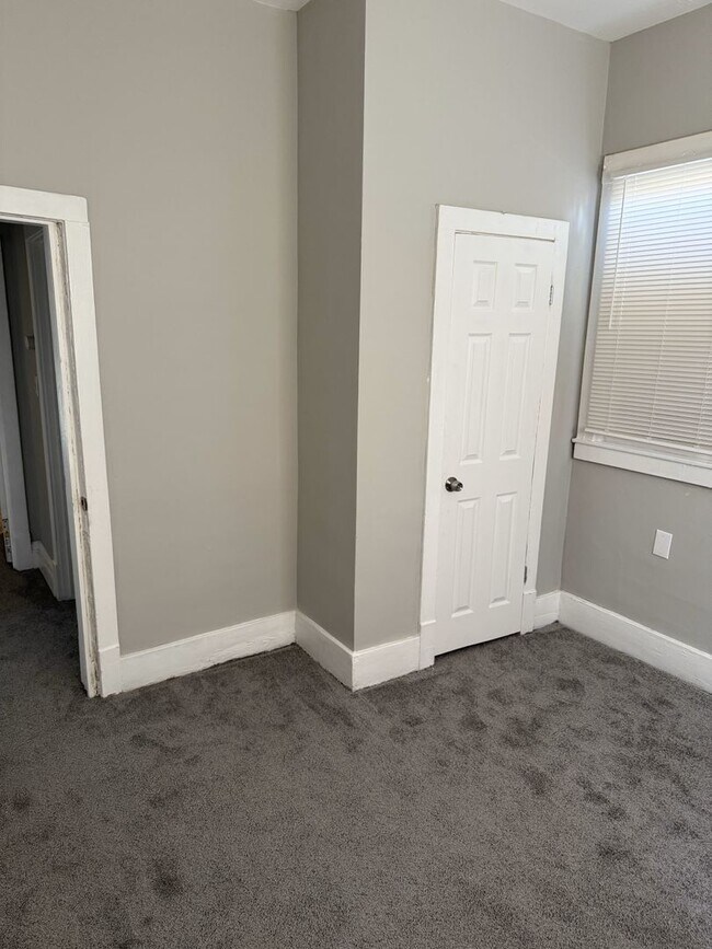 1025 W Whitney Ave in Louisville, KY - Building Photo - Building Photo