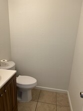 9117 Newhall Dr, Unit 11 in Sacramento, CA - Foto de edificio - Building Photo