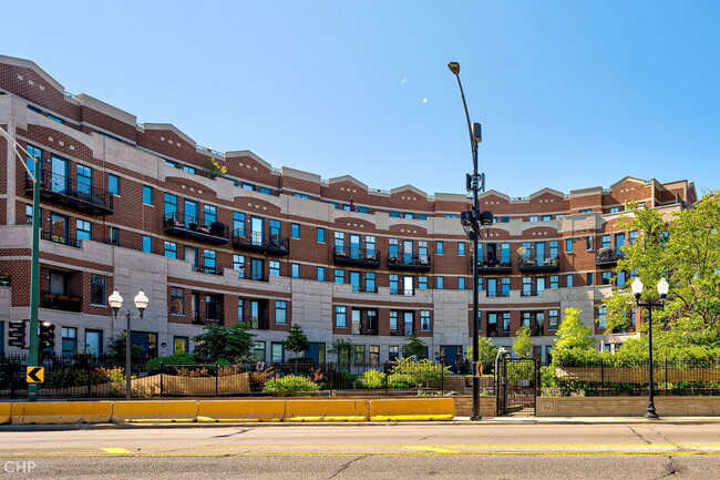7748 N Sheridan Rd in Chicago, IL - Building Photo - Building Photo